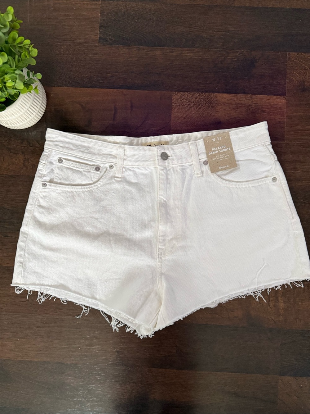 🆕 Madewell Relaxed Denim Whitw Shorts